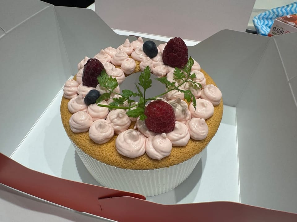 丸の内スタジオ限定体験で完成したベリークリームの生シフォンケーキ